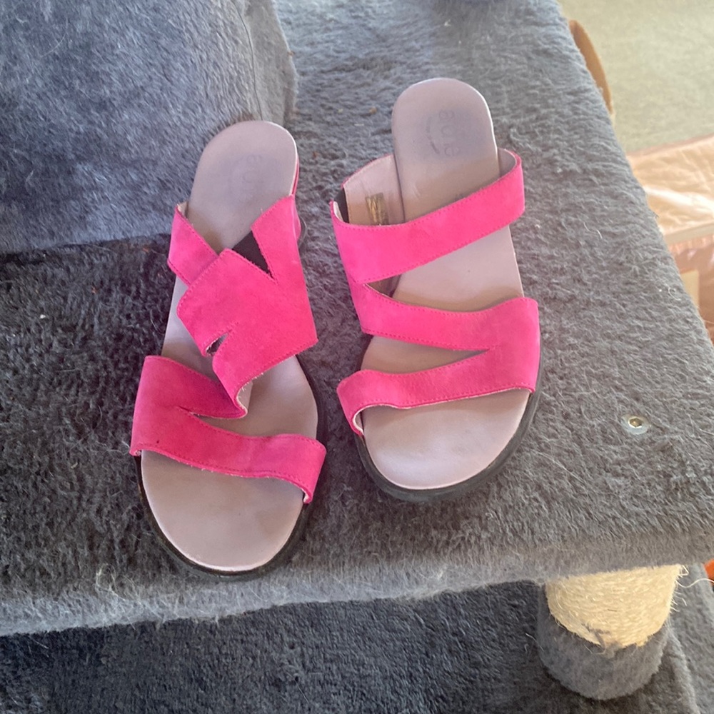 Arche wedge pink have green too